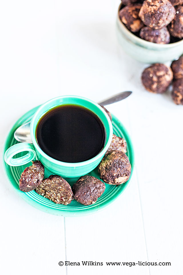 An easy, decadent, oil free, nutrition and energy packed truffles recipe. Perfect for on the go and post-workout snack. Truffles never tasted this guiltless.