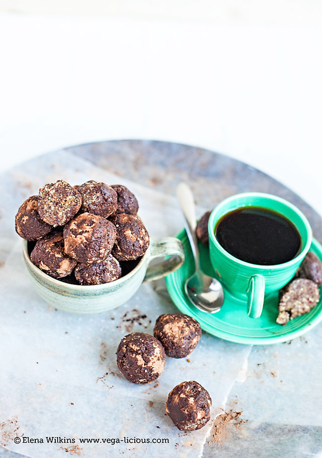 An easy, decadent, oil free, nutrition and energy packed truffles recipe. Perfect for on the go and pre-workout snack. Truffles never tasted this guiltless.