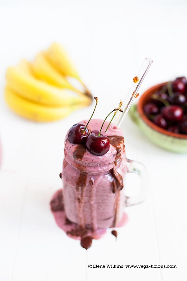 chocolate-cherry-smoothie_012